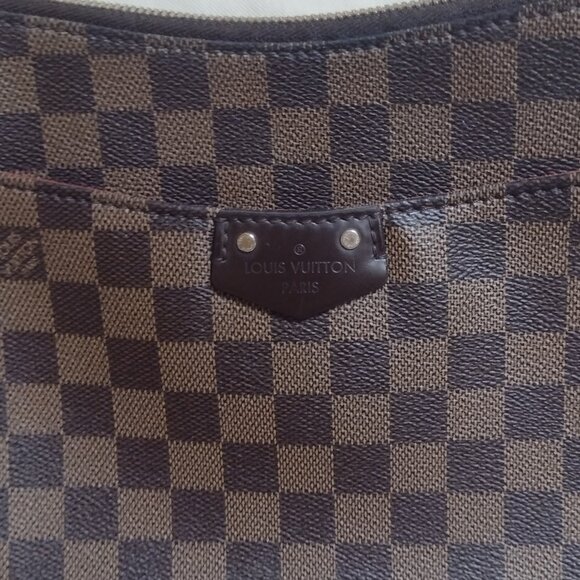 Beautiful Louis Vuitton South Bank Besace in de 🌹🌹 - Picture 10 of 15